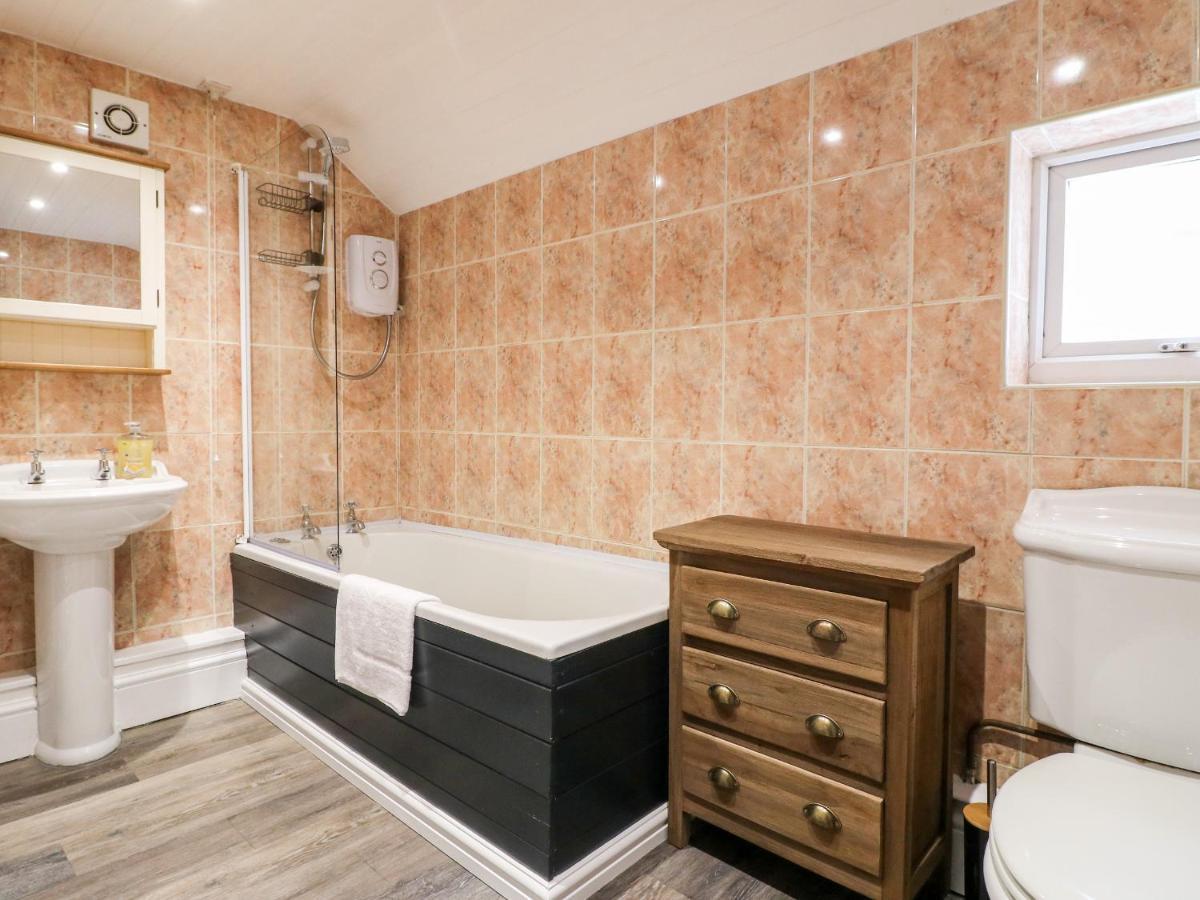 13 The Square Villa Oakamoor Dış mekan fotoğraf